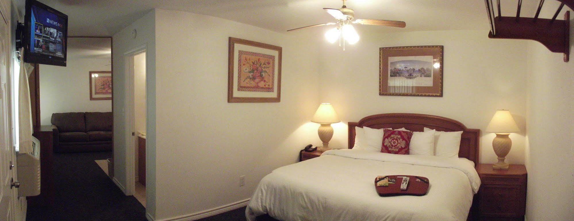 Hempstead Country Inn & Suites Экстерьер фото