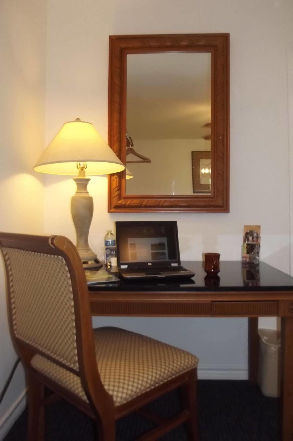 Hempstead Country Inn & Suites Экстерьер фото